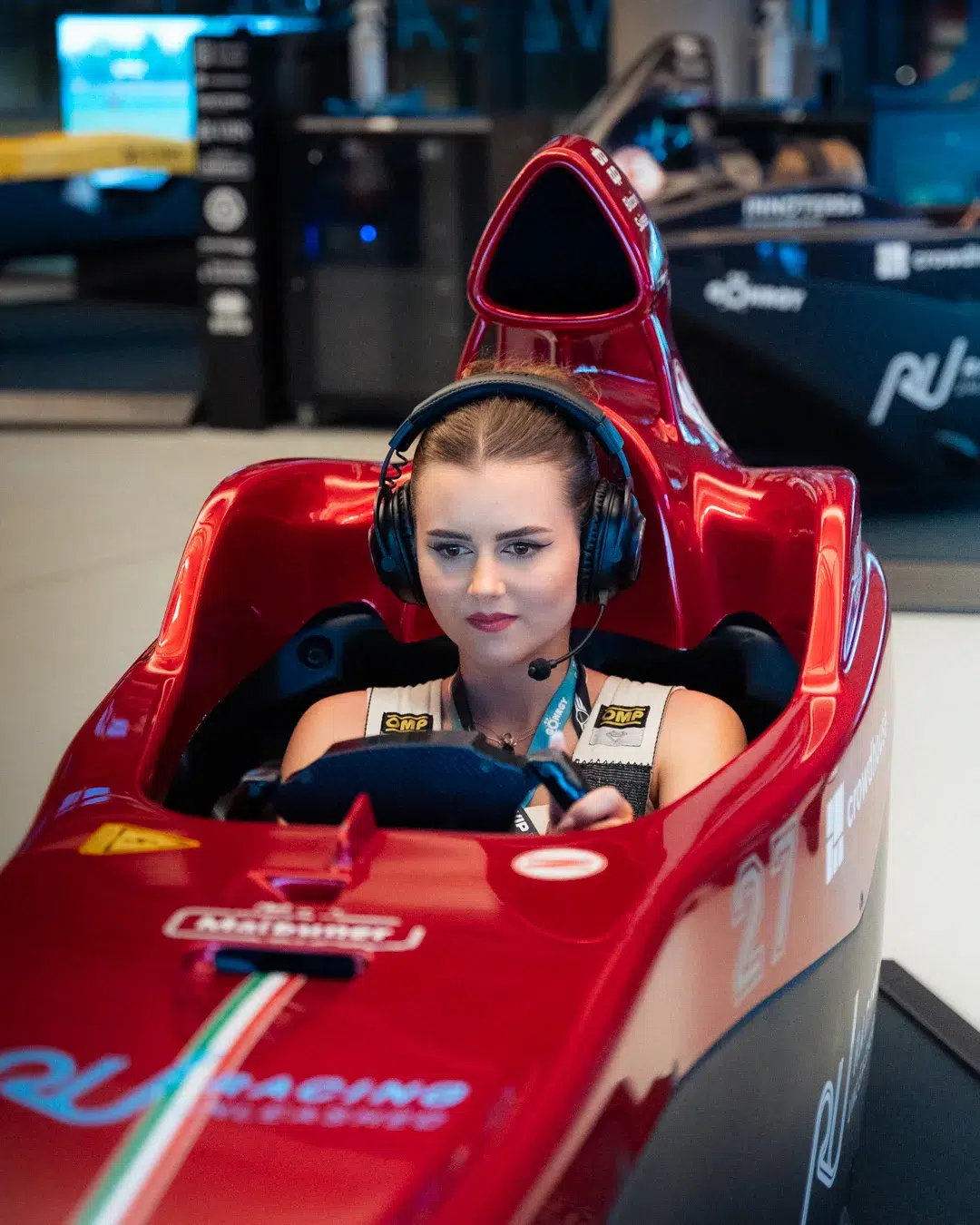 Laura Prime bei der SimRacing-Challenge auf dem MYLE 24