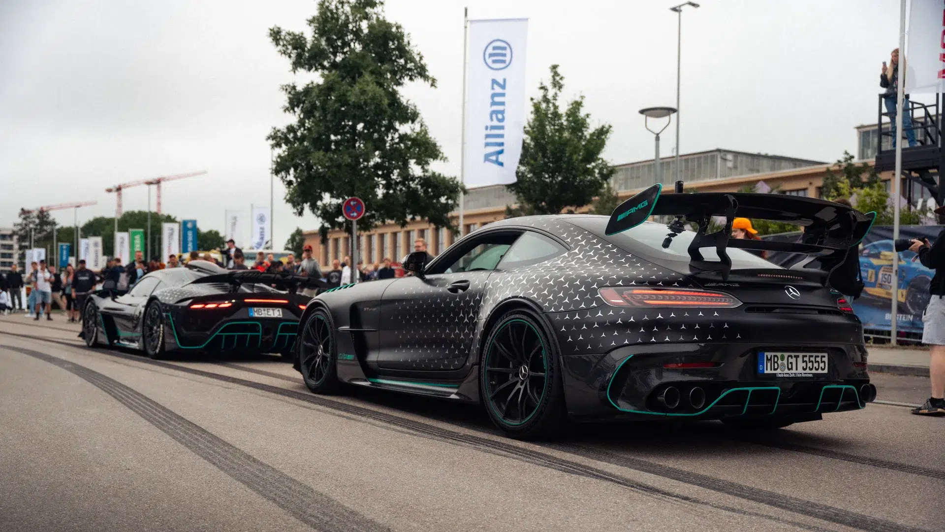 Ankunft des Gercollectors mit seinem Mercedes-AMG One und AMG GT Black Series P One auf dem MYLE 24