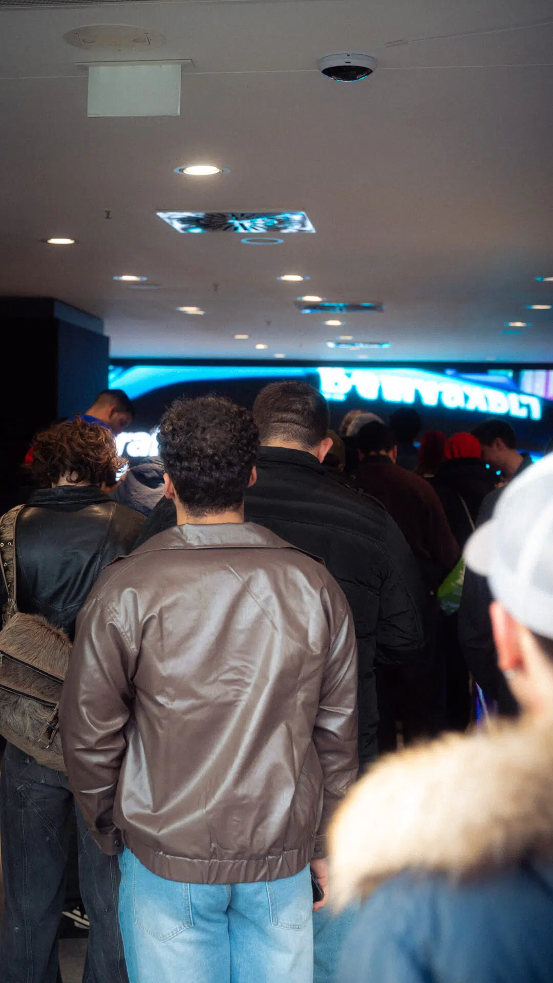 Schlange im Intel Experience Store München