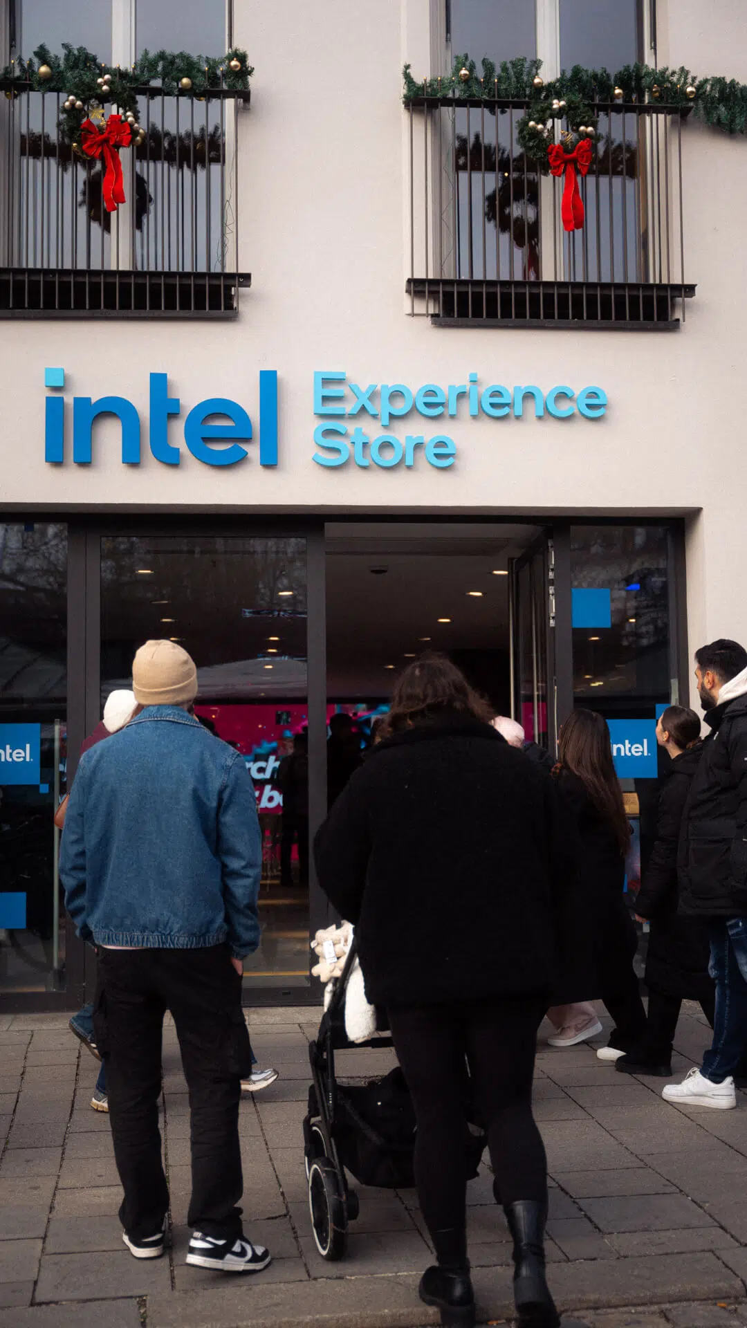 Eingang des Intel Experience Store am Viktualienmarkt in München